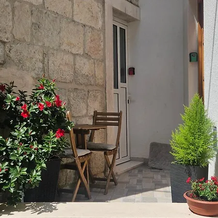 Heritage Stone 아파트 스플리트